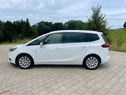 Weiß Gebraucht 2018 Opel Zafira Innovation Van / Kleinbus | 12.500 € (Guter Preis)