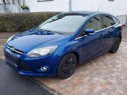 Blau Gebraucht 2014 Ford Focus Limousine | 5.000 € (Fairer Preis)