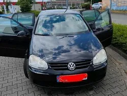 Schwarz Gebraucht 2004 VW Golf V Kleinwagen | 2.800 € (Etwas zu teuer)