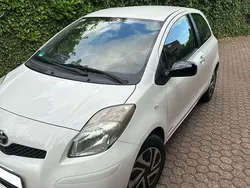 Weiß Gebraucht 2011 Toyota Yaris Kleinwagen | 3.599 € (Etwas zu teuer)