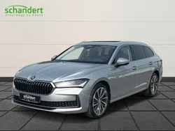 Pebble silber metallic Gebraucht 2024 Skoda Superb LAURIN & KLEMENT Kombi | 43.440 € (Teuer)