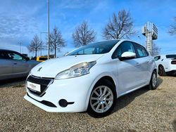 Weiß Gebraucht 2015 Peugeot 208 Active Kleinwagen | 5.490 € (Guter Preis)