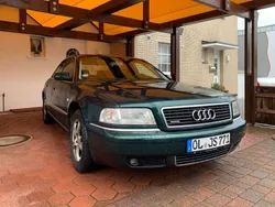 Grün Gebraucht 1999 Audi A8 Limousine | 5.555 € (Teuer)