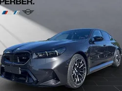 Grau Neu 2025 BMW M5 Shadowline Limousine | 136.990 € (Guter Preis)