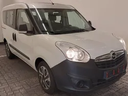 Weiß Gebraucht 2018 Opel Combo Selection Van / Kleinbus | 8.398 € (Superpreis)