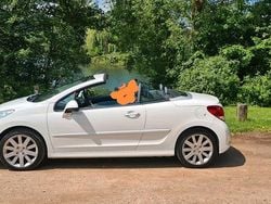 Weiß Gebraucht 2011 Peugeot 207 CC Cabrio | 7.200 € (Teuer)