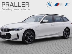 Alpinweiß uni Gebraucht 2024 BMW 330e M Sport Kombi | 52.900 €