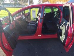 Rot Gebraucht 2012 Opel Meriva Edition Van / Kleinbus | 3.500 € (Fairer Preis)