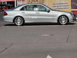 Silber Gebraucht 2006 Mercedes E280 Avantgarde Limousine | 7.500 € (Teuer)