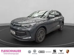 Grau Gebraucht 2024 VW Tiguan Life SUV | 34.440 € (Fairer Preis)