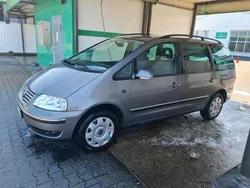 Grau Gebraucht 2009 VW Sharan Van / Kleinbus | 7.200 € (Teuer)