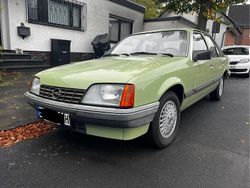 Grün Gebraucht 1983 Opel Rekord Limousine | 5.500 €