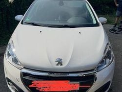 Weiß Gebraucht 2017 Peugeot 208 Active Kleinwagen | 4.000 € (Guter Preis)
