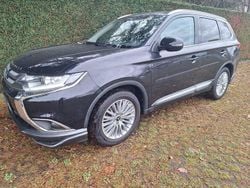 Schwarz Gebraucht 2017 Mitsubishi Outlander Edition SUV | 17.890 € (Fairer Preis)