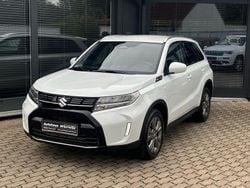 Cool white pearl metallic Gebraucht 2025 Suzuki Vitara Comfort SUV | 24.790 € (Fairer Preis)