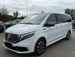 Weiß Gebraucht 2022 Mercedes EQV300 AMG line Van / Kleinbus | 47.900 € (Etwas zu teuer)
