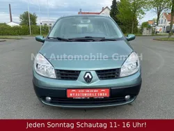 Grün Gebraucht 2006 Renault Scénic II Avantage Van / Kleinbus | 4.199 € (Etwas zu teuer)