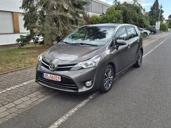 Grau Gebraucht 2016 Toyota Verso Executive Van / Kleinbus | 10.900 € (Fairer Preis)
