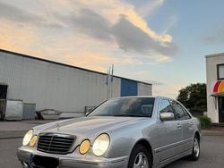 Silber Gebraucht 2000 Mercedes E280 Avantgarde Limousine | 4.000 € (Guter Preis)