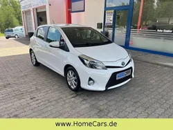 Weiß Gebraucht 2014 Toyota Yaris Hybrid Edition Limousine | 8.499 € (Etwas zu teuer)
