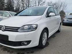 Weiß Gebraucht 2019 VW Golf VII Comfortline Limousine | 7.500 €