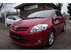 Red metallic Gebraucht 2012 Toyota Auris Limousine | 6.500 € (Etwas zu teuer)