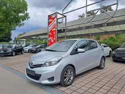 Silber Gebraucht 2014 Toyota Yaris Edition Limousine | 6.450 € (Guter Preis)
