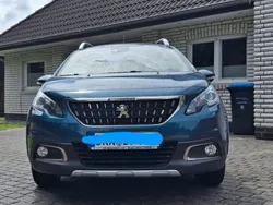 Grün Gebraucht 2018 Peugeot 2008 Allure SUV | 9.999 € (Guter Preis)