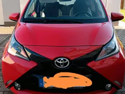 Rot Gebraucht 2015 Toyota Aygo X-play Kleinwagen | 7.400 € (Etwas zu teuer)
