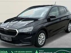 Weiß Gebraucht 2023 Skoda Fabia Ambition Limousine | 19.490 € (Teuer)