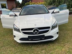 Weiß Gebraucht 2017 Mercedes CLA200 Urban Kombi | 12.500 € (Fairer Preis)