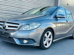 Grau Gebraucht 2013 Mercedes B200 Van / Kleinbus | 13.950 € (Fairer Preis)