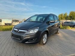 Grau Gebraucht 2011 Opel Zafira Van / Kleinbus | 2.999 € (Fairer Preis)