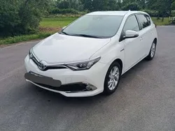 Weiß Gebraucht 2018 Toyota Auris Hybrid Executive Kleinwagen | 16.500 €