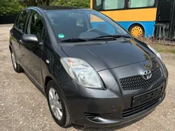 Grau Gebraucht 2009 Toyota Yaris Cool Limousine | 5.190 € (Fairer Preis)