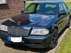 Grün Gebraucht 1998 Mercedes 180 Classic Limousine | 4.250 €