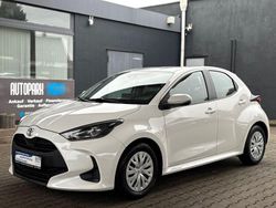 Weiß Gebraucht 2021 Toyota Yaris Limousine | 11.380 € (Fairer Preis)