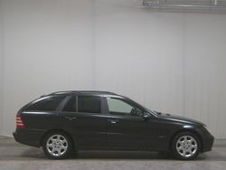 Obsidianschwarz metalliclack (metallic) Gebraucht 2005 Mercedes C220 Kombi | 1.390 € (Guter Preis)