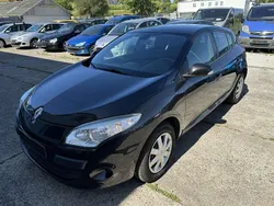 Black magic Gebraucht 2010 Renault Mégane III Expression Limousine | 4.499 € (Fairer Preis)