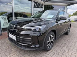 Grenadillschwarz metallic Neu 2025 VW Tiguan SUV | 36.980 €
