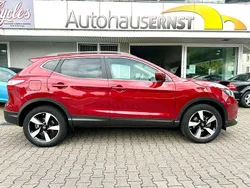 Rot Gebraucht 2015 Nissan Qashqai 360º SUV | 7.400 € (Fairer Preis)