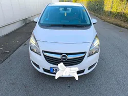 Weiß Gebraucht 2016 Opel Meriva Van / Kleinbus | 5.299 € (Fairer Preis)