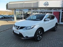 Weiß Gebraucht 2017 Nissan Qashqai N-Vision SUV | 15.980 € (Fairer Preis)