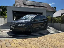 Schwarz Gebraucht 2015 VW Touran Trendline Van / Kleinbus | 10.250 € (Guter Preis)