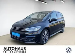 Schwarz (deep black perleffekt) Gebraucht 2024 VW Touran R-line Van / Kleinbus | 36.980 € (Fairer Preis)