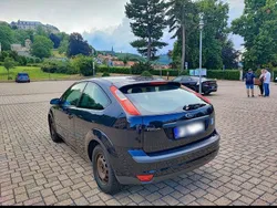Blau Gebraucht 2005 Ford Focus Trend Limousine | 2.500 € (Fairer Preis)