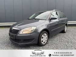 Grau Gebraucht 2011 Skoda Fabia Kleinwagen | 2.590 € (Guter Preis)