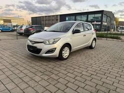 Sleek silver / met Gebraucht 2013 Hyundai i20 Edition Kleinwagen | 3.999 € (Guter Preis)