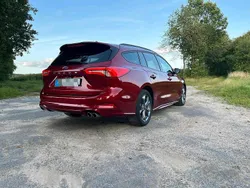 Rot Gebraucht 2019 Ford Focus ST-Line Kombi | 12.499 € (Guter Preis)