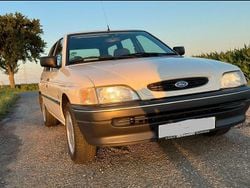 Weiß Gebraucht 1994 Ford Escort Limousine | 5.999 €